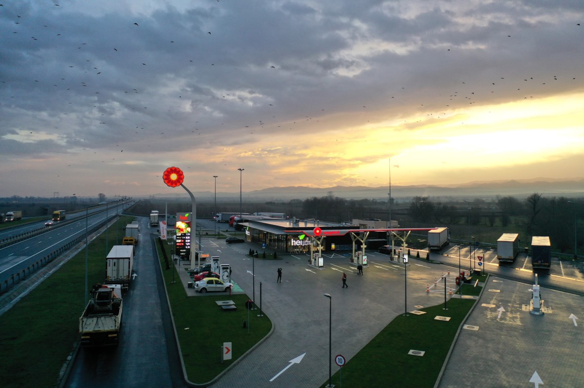 Rompetrol | UTA Edenred şi Rompetrol continuă campania „Champ on the ...